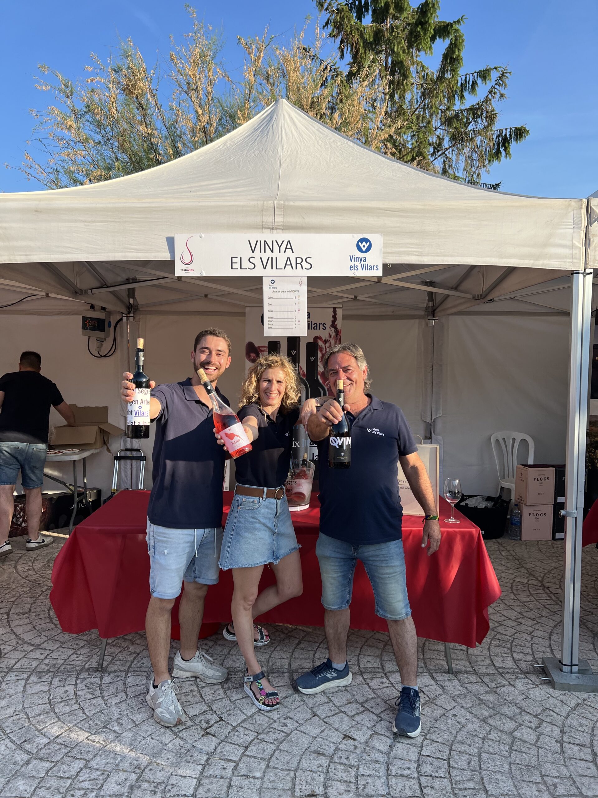 Between glasses of wine and smiles, a good summary of the Tastavins Fair of Juneda
